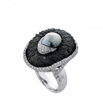 Flora Noir Pearl and Moldavite Ring