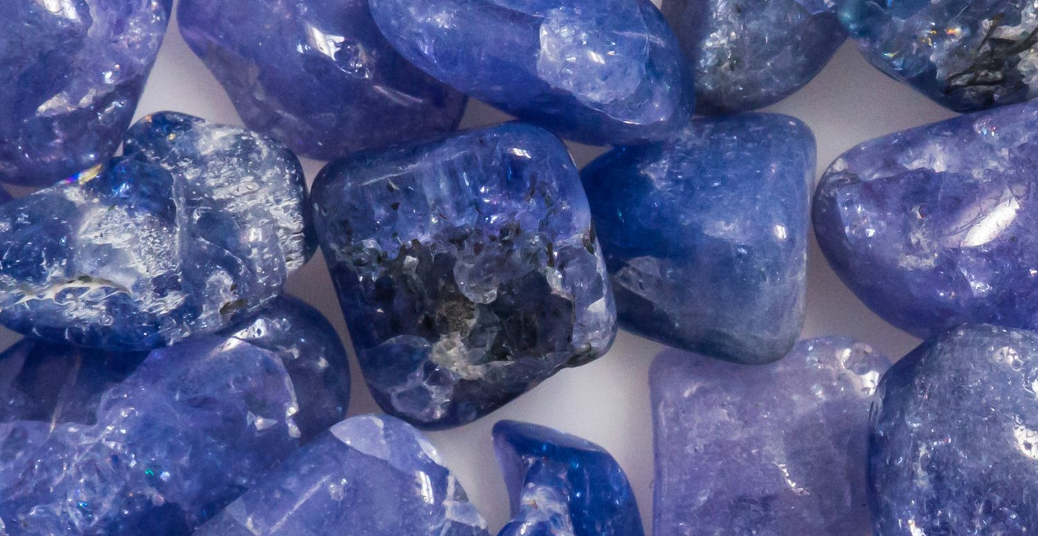 Top-3-things-to-know-about-buying-a-Tanzanite-gemstone-ROUGH