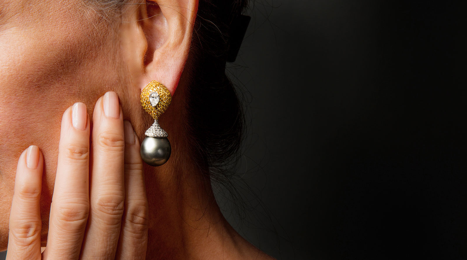 the-jewel-box-Singapore-Large-Drop-Earrings-trend-PEARL