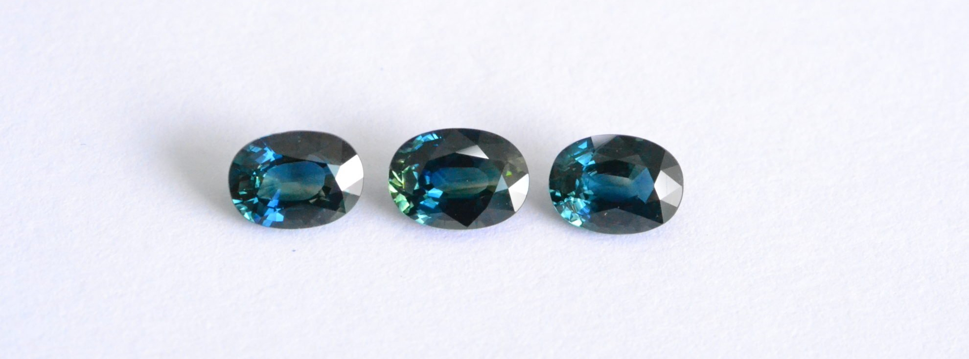 the-jewel-box-Singapore-teal-sapphire-3-STONES